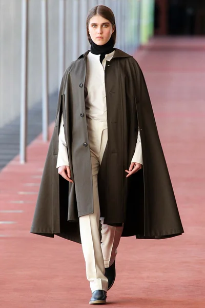 Look 18